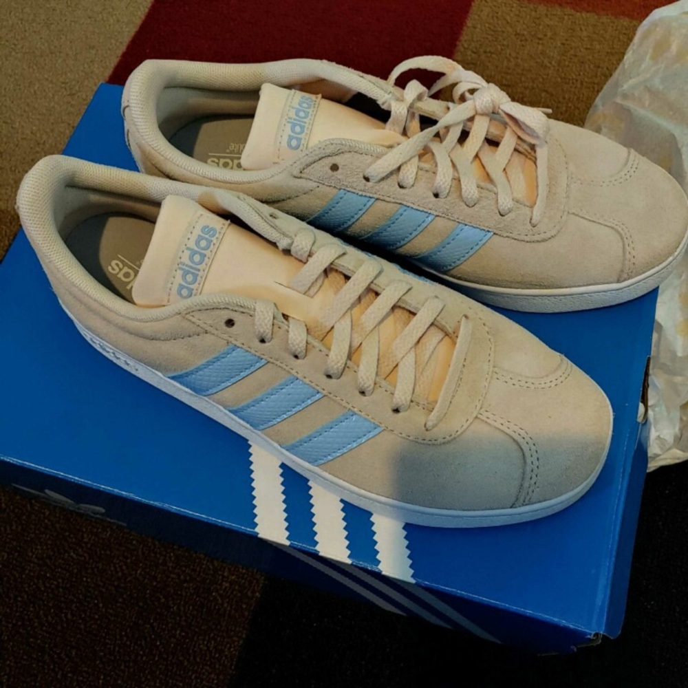 Adidas unisex Shoe 💙